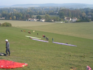  搭乘 Eur Enciel 进行滑翔伞自我介绍 